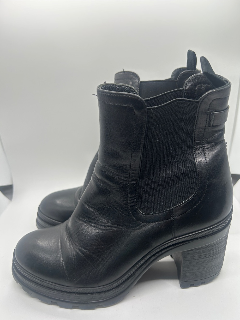Veronica Beard Black Leather Block Heel Pull On Chelsea Boots Shoes **Size 7.5** - Picture 5 of 13